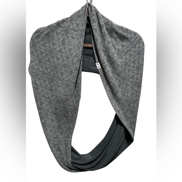 Oakley Gray Y2K Patterned Infinity Scarf EUC - Picture 1 of 1